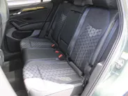 Volkswagen Tiguan 1.5 eHybrid R-Line Edition | Elek. trekhaak | Schuifdak | Stuur-/stoelverwarming + massage | Camera | 20' LM | HUD | LED | Dodehoek detectie | Nieuwstaat | BTW auto |