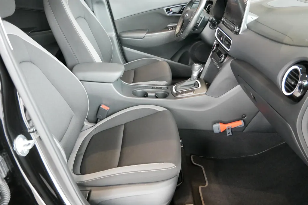 Hyundai Kona 1.6 GDI HEV Fashion | Parkeersensoren achter | Dodehoek sensoren | LM wielen | Climate controle | Adaptive cruise controle | Intelligente sleutel | Navigatie | Bluetooth | Zeer nette auto |