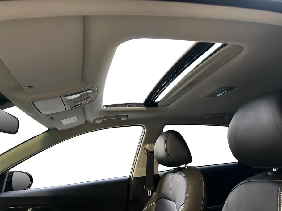 Kia e-Niro ExecutiveLine 64 kWh | Warmtepomp | Trekhaak Afneembaar + 13-Polige Stekker | Elektrisch verstelbare Voorstoelen | Bestuurdersstoel + Geheugen | Elektrisch Bedienbaar Schuif / Kanteldak | Stoelverwarming + Stoelkoeling | Stuurverwarming | JBL Geluidsinsta