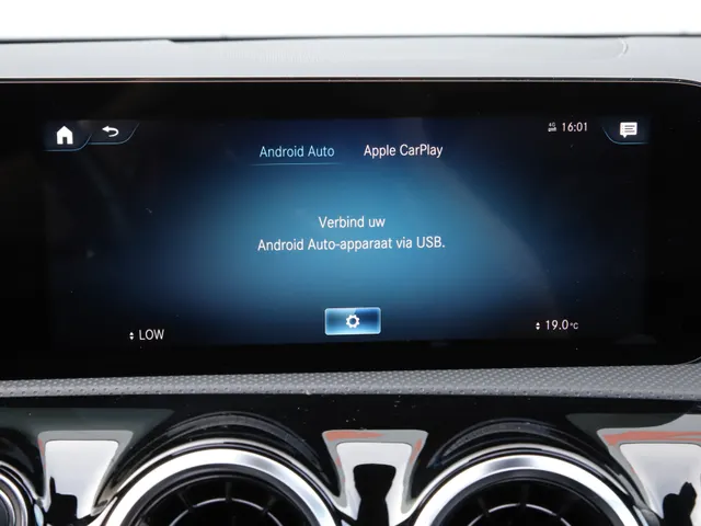 Mercedes-Benz A-Klasse 200 Luxury Line AUTOMAAT | LEER | CLIMA | PANO | NAVI