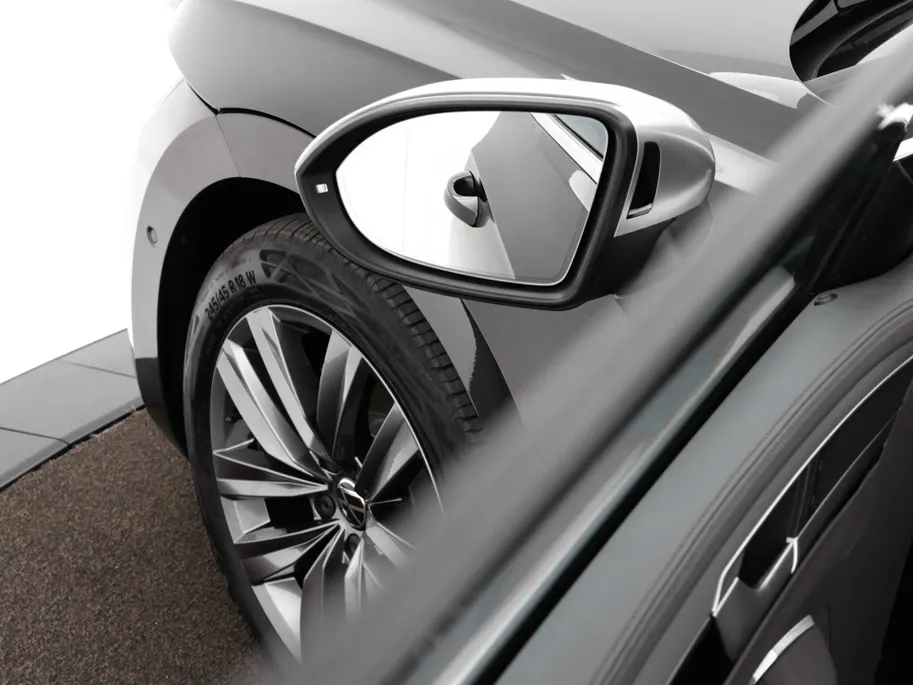 Volkswagen Arteon 1.4 TSI PHEV 218pk DSG eHybrid Elegance Business · Wegklapbare Trekhaak · Camera · Apple/Android Car Play · Dodehoek Detectie · Navigatie · 18'' Inch · EXTRA INRUILKORTING ·