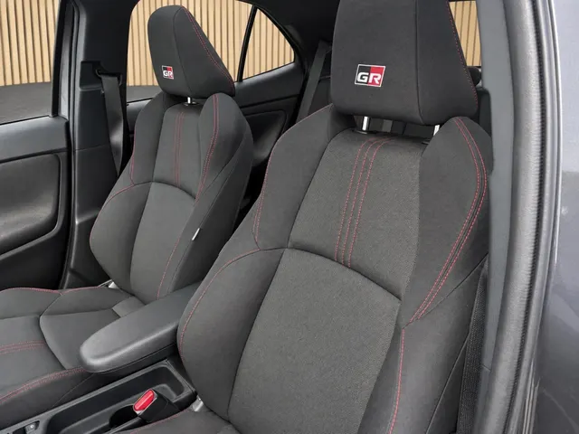 Toyota Yaris Cross 1.5 Hybrid GR Sport | Panoramadak | JBL | Blindspot | HUD