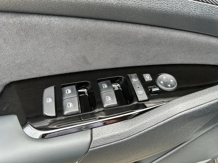 Kia Sportage 1.6 T-GDi Hybrid GT-PlusLine | Apple Carplay / Android Auto | Navigatiesysteem | Elektrisch verstelbare Voorstoelen | Bestuurdersstoel Met geheugen | Stoelverwarming + Stoelkoeling | Stuurverwarming | Elektrisch Bedienbaar Schuif / Kanteldak | Elektrisch 