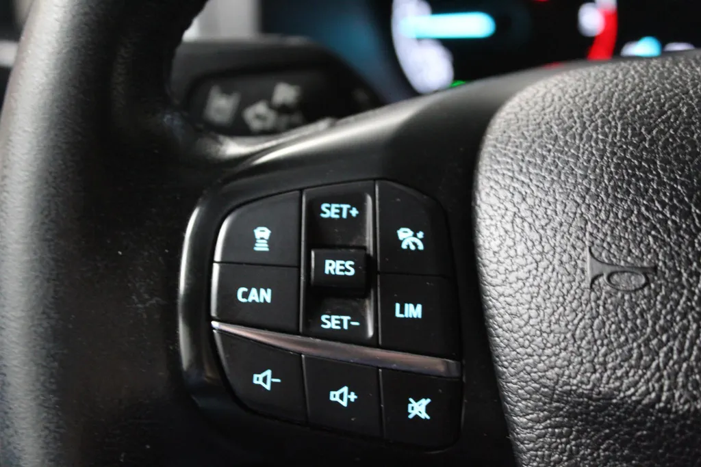 Ford Transit Custom 300 2.0 TDCI L1H1 Limited | Drivers Assistance Pack | stoel & stuur verwarming | imperiaal | Safety pack | trekhaak | Apple Carplay/Android Auto |