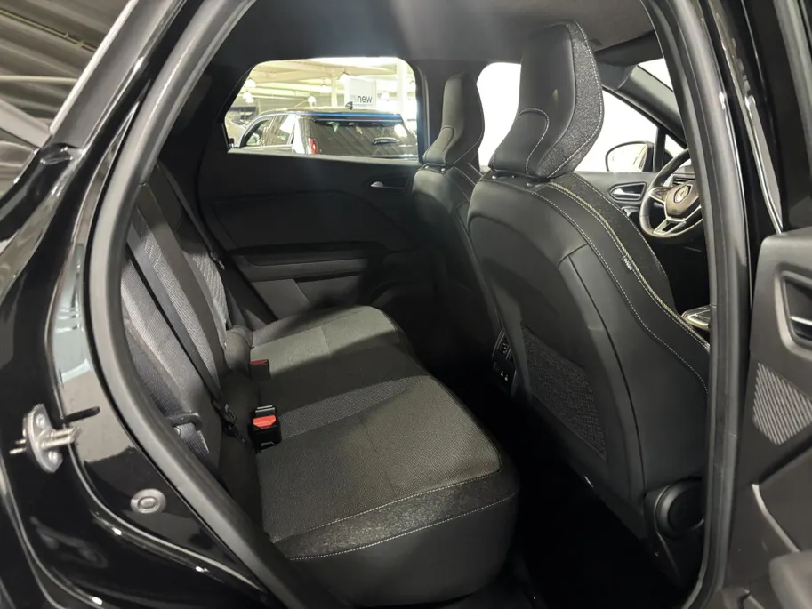 Renault Captur 90PK TCe Techno | Pack Winter | Navi | Climate Control | Camera | Parkeersensoren | Apple CarPlay/Android Auto | Lichtmetalen Velgen | Full LED | Armsteun | Digital Cockpit |