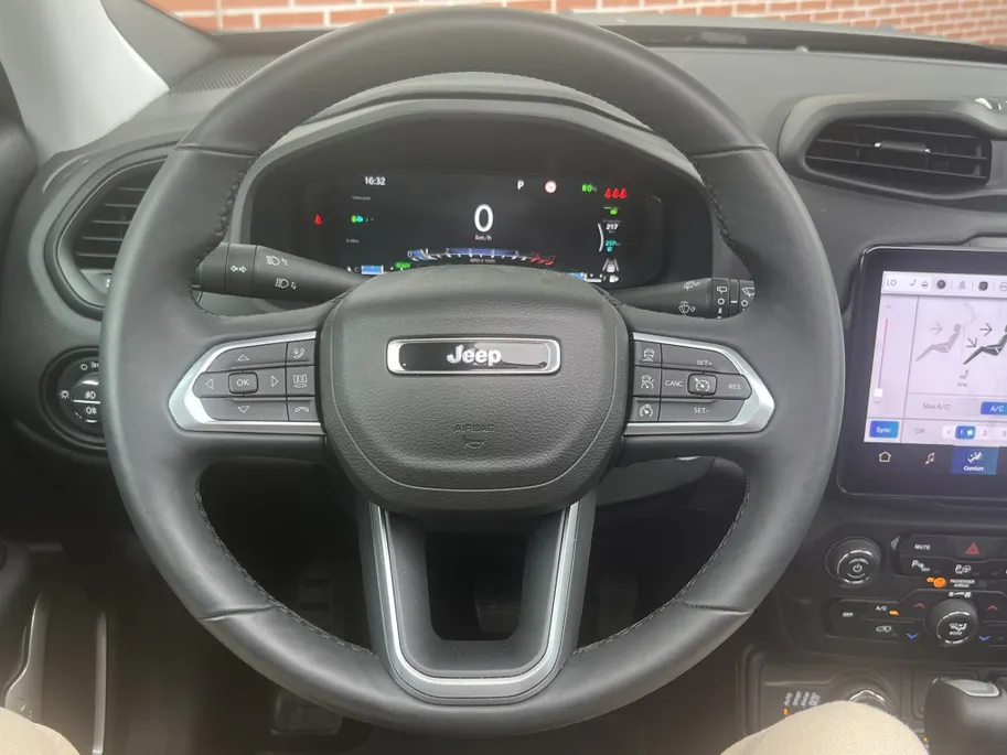 Jeep Renegade 4xe 240 PK Hybrid North Star | Pano | Safety | Winter | 18' VERKOCHT
