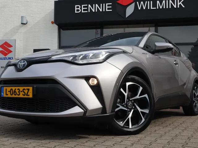 Toyota C-HR 2.0 Hybrid First Edition Trekhaak | Blindspot | Stuur en stoelverwarming