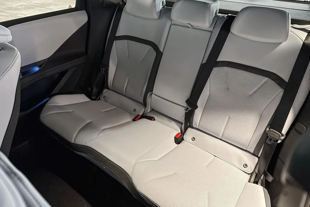 BMW iX3 50 xDrive 113 kWh