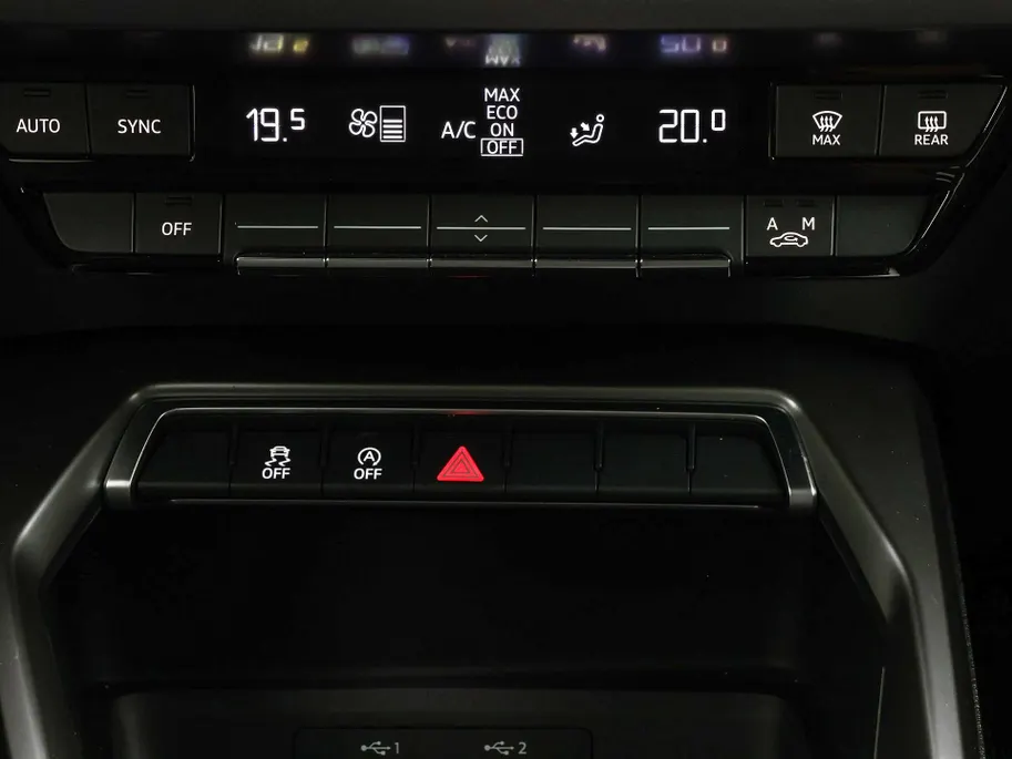 Audi A3 Sportback 35 TFSI 150pk S-tronic S edition · Apple/Android Car Play · Navigatie · Elek. Achterklep · P-Sensoren · Cruise Control · Zwart Optiek · 19'' Inch ·