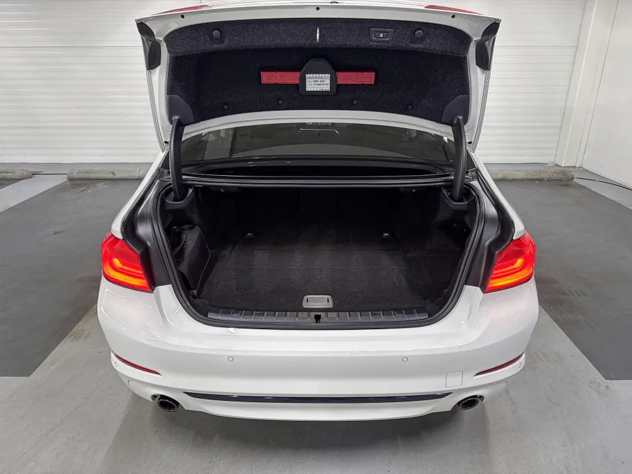 BMW 5 Serie Sedan 530e iPerformance High Executive