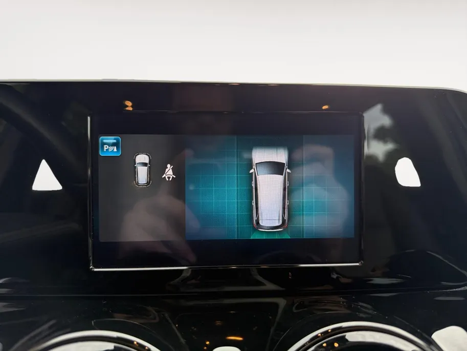 Mercedes-Benz GLB 200 Premium | ELEKTR. TREKHAAK | ELEKTR. KOFFERKLEP | STOELVERWARMING | PDC | APPLE CARPLAY / ANDROID AUTO | 1 JAAR GARANTIE