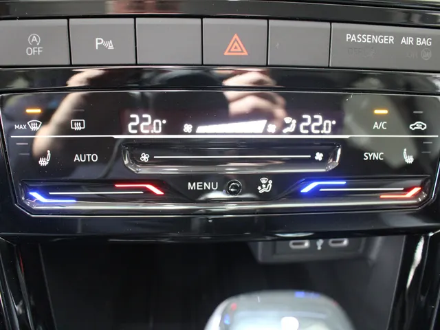 Volkswagen T-Cross 1.0 TSI Life Goal DSG Automaat Navigatie | IQ-Light | Camera | Climate Control | 4-Seizoenen banden