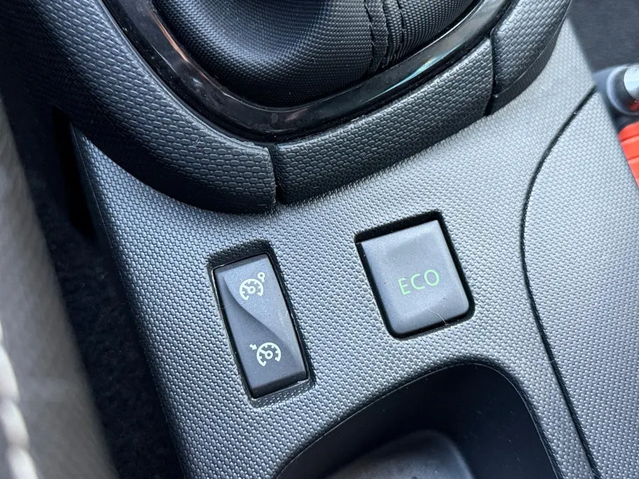 Renault Clio 0.9 TCe Expression | Navigatie | Camera | Airco | Cruise Control | 12 MAANDEN GARANTIE |