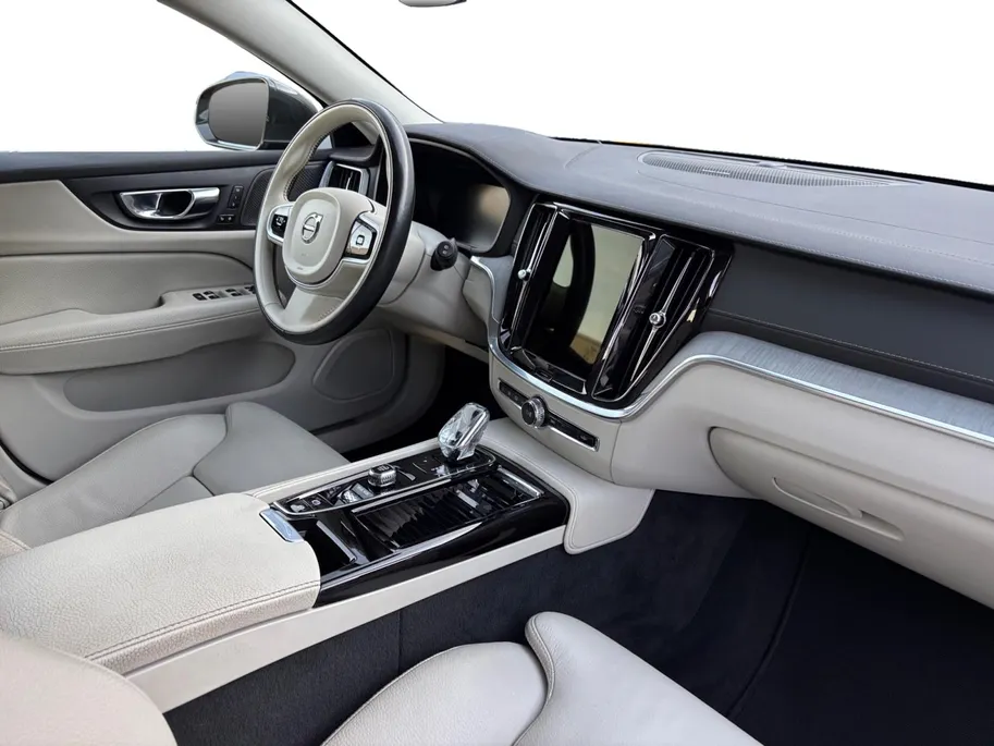 Volvo V60 2.0 T6 Recharge AWD R-Design | 1e Eigenaar | Achteruitrijcamera | Dodehoek detectie | Elektr. Stoelen met geheugen | Stoelverwarming | 12 maanden garantie! |