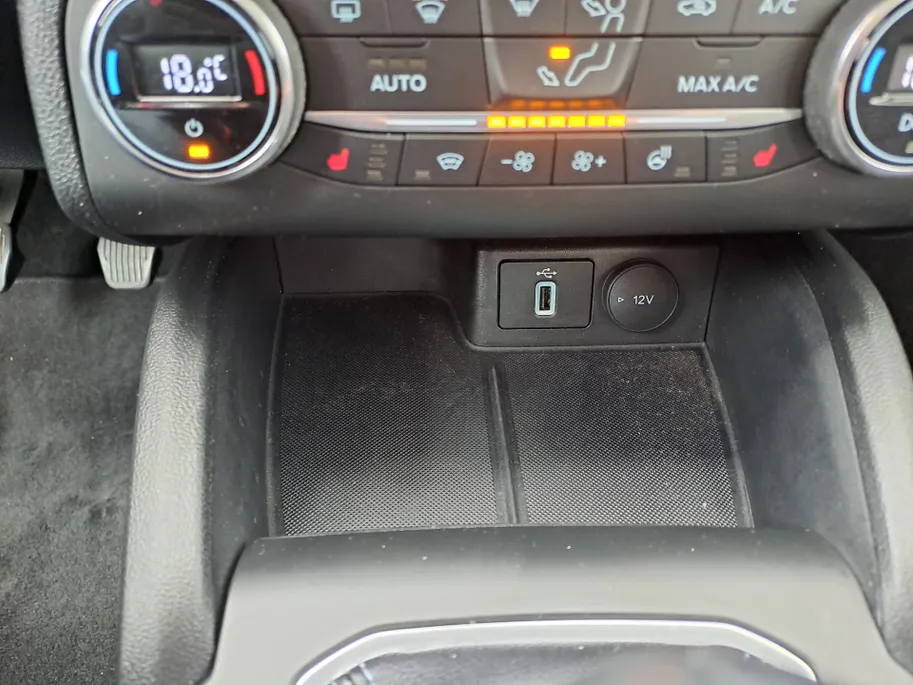 Ford Focus Wagon 1.0 EcoBoost Active Business | Navi | PDC | Cruise | Trekhaak | ECC | Stoel, Stuur, Voorruit verwarming