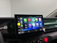 Renault Twingo Urban Range Techno 27.5 kWh Automaat | Demo - Beschikbaar per 01-10-2026 | Armsteun | Camera | Parkeersensoren | Climate Control | Full LED | Adaptive Cruise Control | Navigatie | 18' Lichtmetalen Velgen |