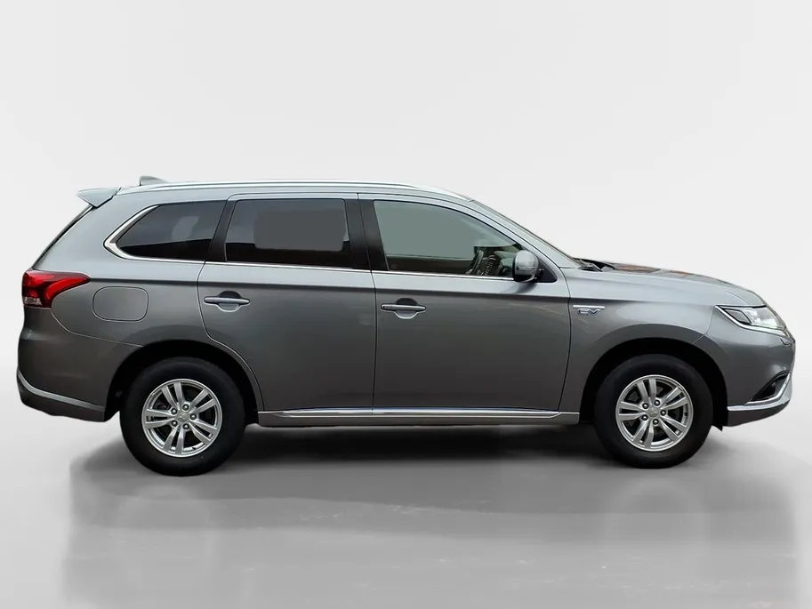 Mitsubishi Outlander 2.4 PHEV Pure Automaat | Trekaak | Andriod/Apple car play