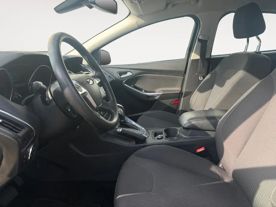 Ford Focus 1.6 TI-VCT Titanium | Automaat | Trekhaak | Zeer goed onderhouden | Voorruitverwarming | Parkeersensoren | Keyless | 12 maanden garantie! |