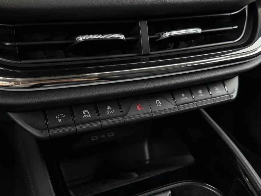 Škoda Enyaq iV 80 | Elektrisch verstelbare stoelen incl. geheugenfunctie | Stoel- en stuurverwarming | Elektrisch bedienbare achterklep | Lederen bekleding | Achteruitrijcamera | Parkeersensoren voor- en achter | Apple/Android Carplay