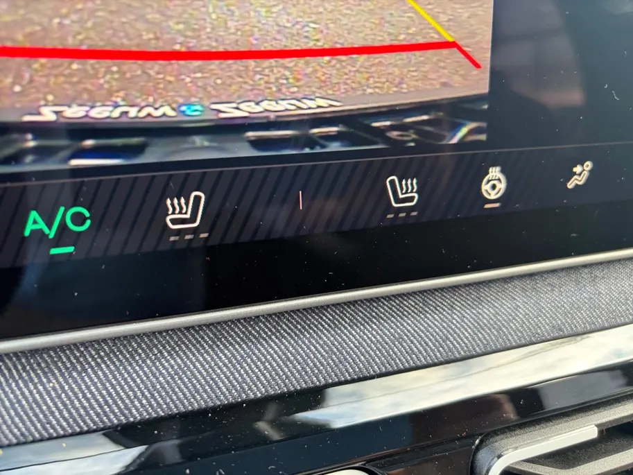 Renault 5 comfort range techno 52 kWh nu op voorraad met 1600,- korting , Pack Advanced Driving Assist , pack winter , Pack Harman Kardon premium sound , Apple Carplay/Android Auto , stoel en stuurverwarming , camera .