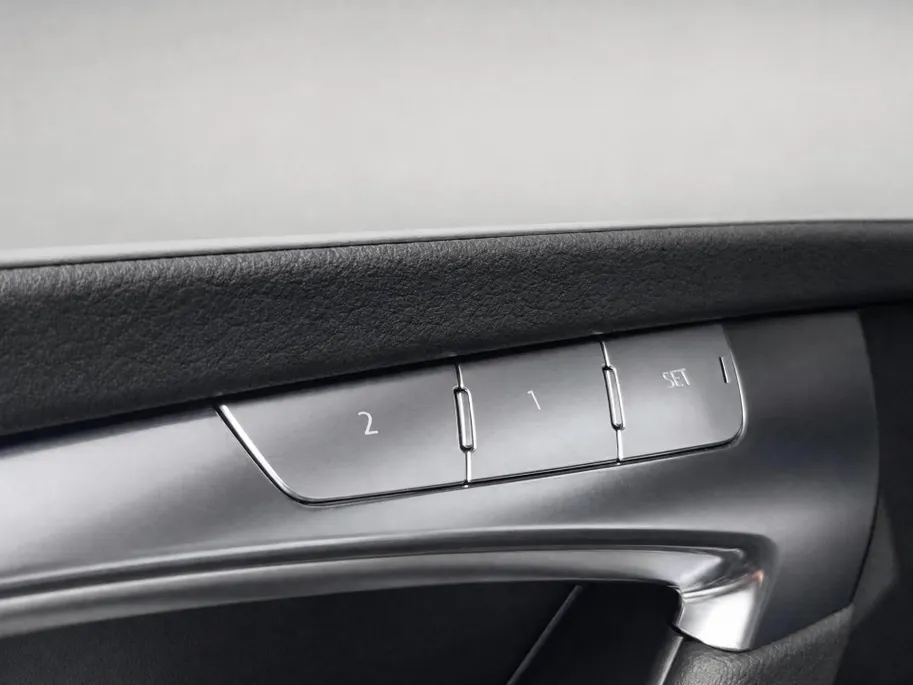 Audi A6 Avant 40 TFSI 204pk S edition Competition · Panoramadak · Apple/Android Car Play · Camera · Elek. stoelverstelling met memory · 19'' Velgen ·  Garantie t/m 15-07-2028 of 100.000km