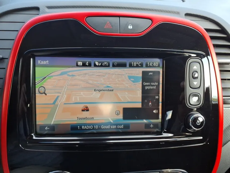 Renault Captur 0.9 TCe Xmod airco (automatisch) , navi , trekhaak , stoelverwarming , cruise , tel , usb , lm velgen .