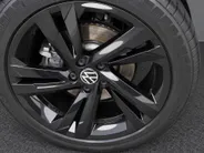 Volkswagen Tiguan 1.4TSIeHybrid 180kW/245PK R-Line Business+ · Navigatie · Apple/Android Car Play · Camera + Parkeersensoren