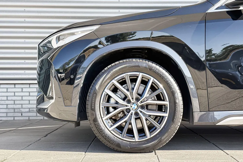 BMW iX1 xDrive30 Launch Edition 67 kWh
