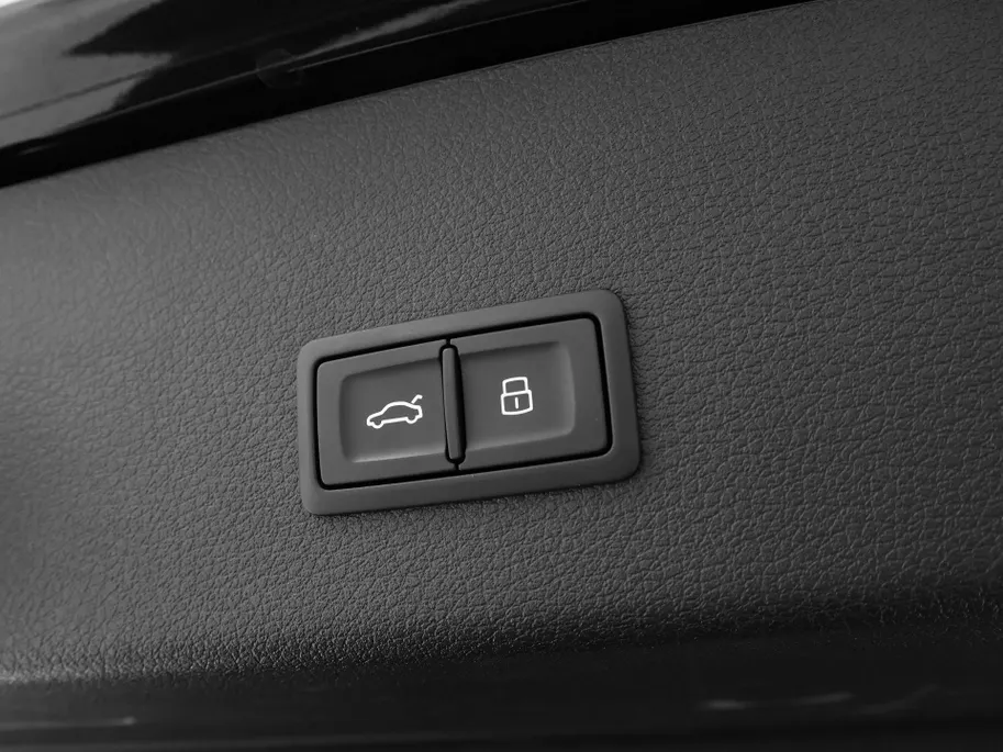 Audi Q8 Sportback e-tron 55 quattro S Edition 408pk / 115 kWh · SOH 93,6% · Panoramadak · 360 Camera · Luchtvering · Keyless · 360 Camera · Keyless · Matrix LED · 22'Velgen ·