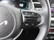 Kia Stonic 1.0 T-GDi MHEV DynamicPlusLine | Stuur-/stoelverwarming | Camera | Clima | Cruise | 16' LM | Navi | LED | Keyless |