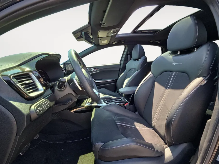 Kia Ceed 1.5 T-GDi GT-PlusLine Automaat | 140 PK | Schuif-kanteldak | JBL | Elektr. verstelbare bestuurdersstoel met geheugenfunctie |  18' lichtmetalen velgen | Dodehoek detectie  | Metallic lak | Fabrieksgarantie t/m 8-4-2032 + 3x 1 jaar*  | NAP