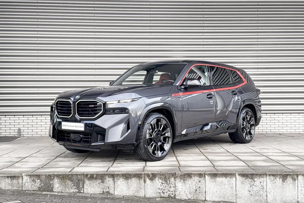 BMW XM PHEV Label Red 30 kWh