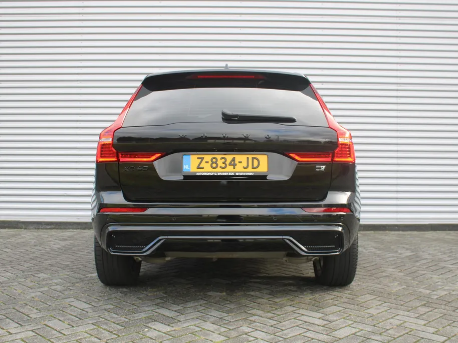 Volvo XC60 2.0 T8 Plug-in hybrid AWD Ultimate Black Edition | Trekhaak elektr. | Luchtvering | Schuifdak | Leer | Geheugenstoelen | B&W audio | Stoelventilatie | Winterset | Zeer nette auto |