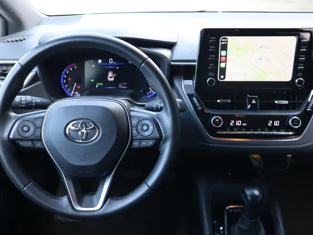 Toyota Corolla Touring Sports 1.8 Hybrid Dynamic Trekhaak | All Seasons | Carplay | Stoelverwarming