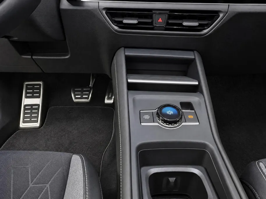 Volkswagen Tiguan 1.5 eTSI 130pk DSG Life Edition · 360 Camera · Inklap. Trekhaak · Dodehoeksensor · Apple/Android Car Play · Parkeerassistent ·