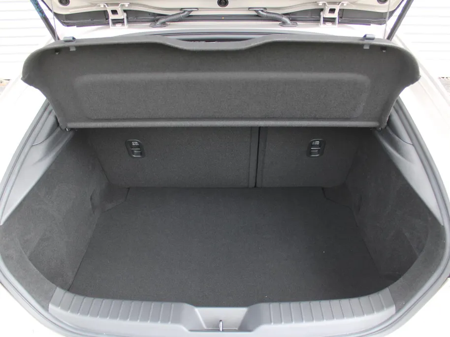 Mazda 3 2.5 e-SkyActiv-G M Hybrid 140 Exclusive-line | Nieuw | Stuur-/stoelverwarming | 360 Camera | Dodehoek detectie | HUD | Bose audio | 18' LM | LED |