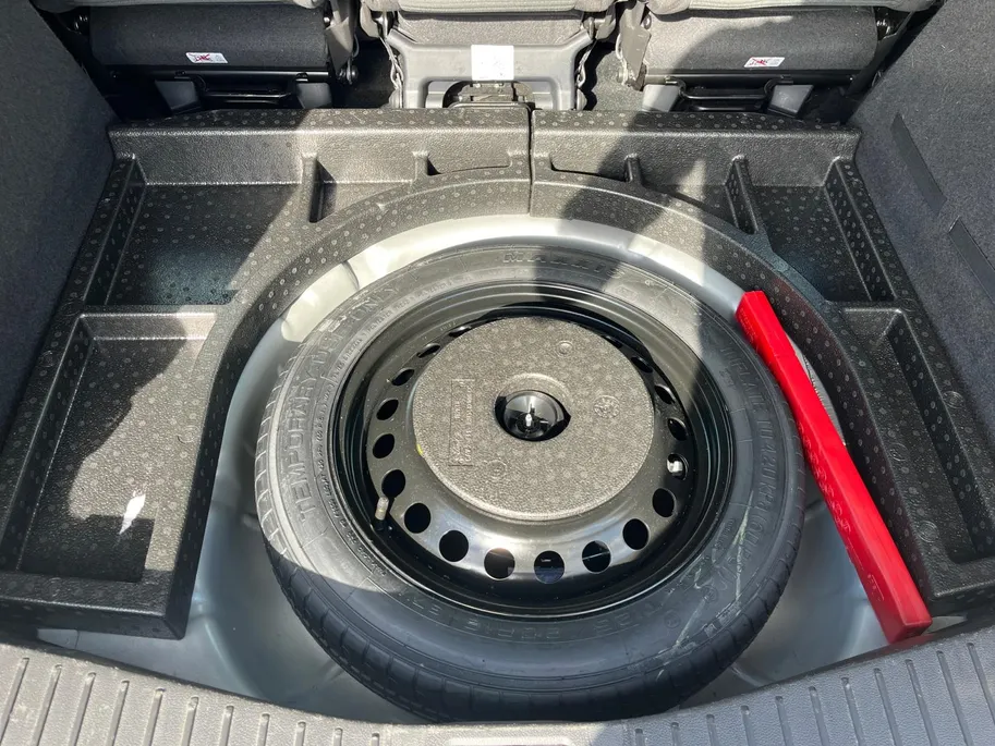 Ford C-MAX 1.0 Titanium | All Season banden| Navigatie| Parkeersensoren achter| Apple/Android Play|  Dealer onderhouden