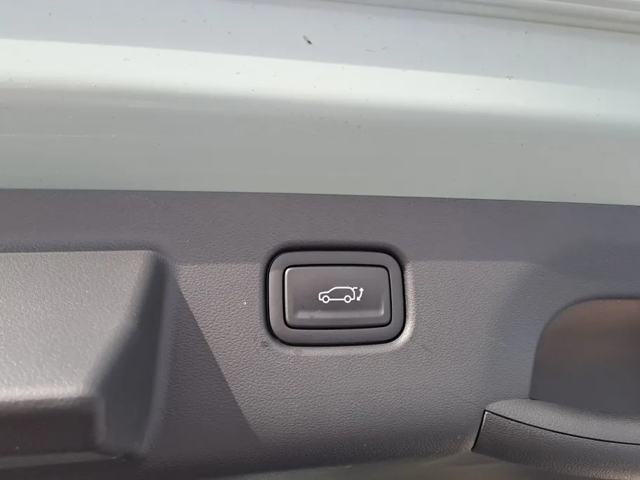 Hyundai Kona 1.6 GDI HEV Comfort Smart AUTOMAAT | Trekhaak | Stoel/Stuur verwarming | Camera | Navigatie | Adaptieve Cruise | Apple Carplay/Android Auto | Hybride