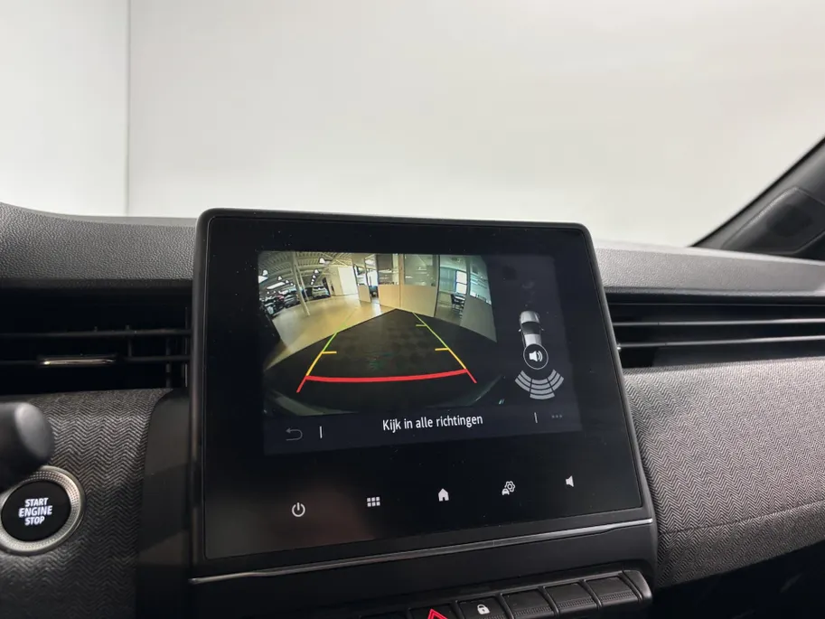 Renault Clio 90PK TCe GPF Techno | Navi | Camera | Parkeersensoren | Digital Cockpit | Apple CarPlay/Android Auto | Armsteun | Licht & Regen Sensor | Climate Control |