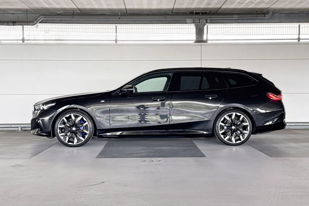 BMW i5 Touring xDrive40 84 kWh