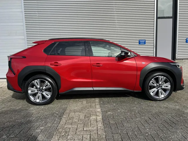 Subaru Solterra Sky Package 71 kWh | Apple Carplay & Android Auto | Panorama Dak | Lederen Bekleding | Elek. Stoelen Met Geheugen Functie