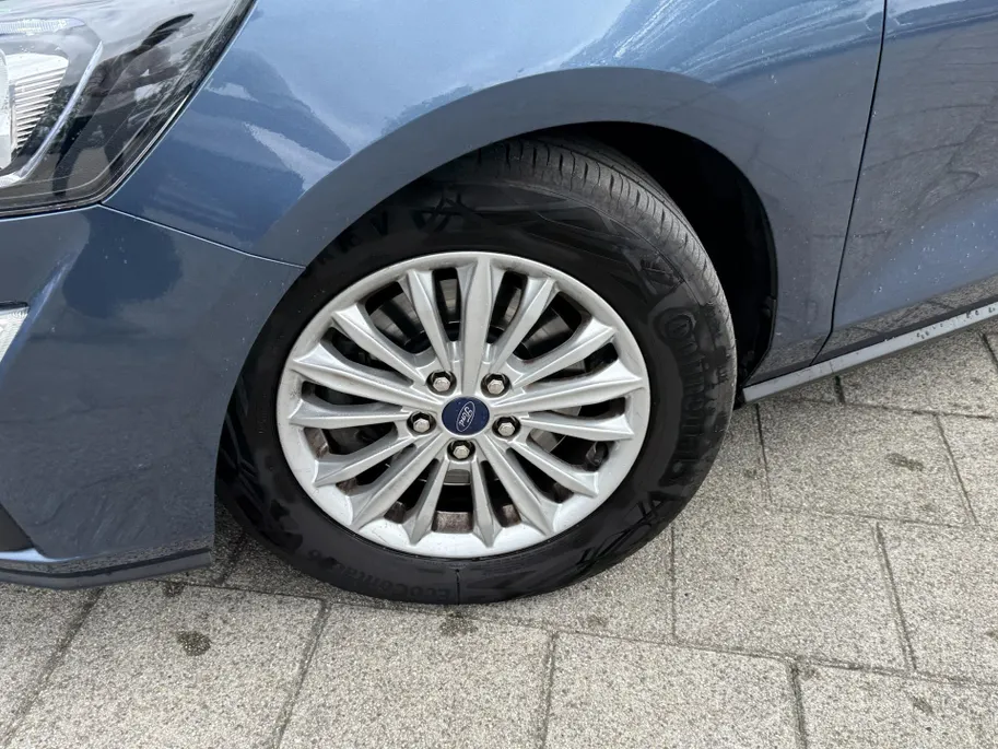 Ford Focus Wagon 1.0 EcoBoost Titanium +