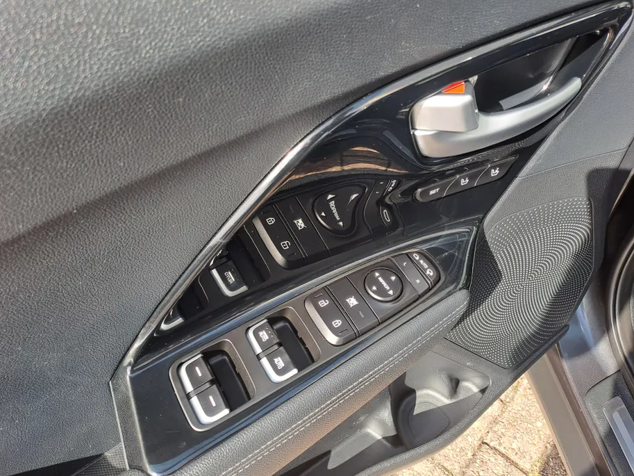 Kia Niro 1.6 GDi Hybrid ExecutiveLine Leer | Automaat | Trekhaak | Navi | Camera | Voorstoelen verwarmd |  stuur verwarmd | Cruise control adaptief
