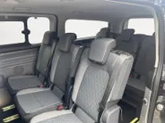 Ford Tourneo Custom 340 L2 Titanium 2.5 PHEV 233 pk | 9-persoons | TE BESTELLEN | Dual-zone airco | Inklapbare trekhaak | Cruise control | Verwarmd stuurwiel | Dubbele schuifdeuren met uitzetruiten | 17' LM velgen