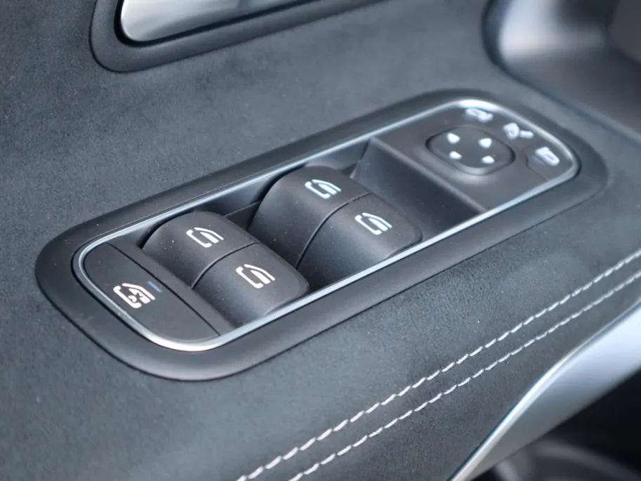 Mercedes-Benz A-Klasse 250 e Star Edition AMG Line Plus l Trekhaak l Panoramadak l Memory
