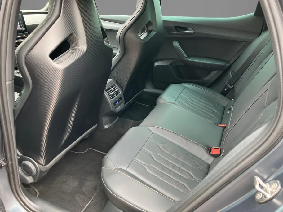 CUPRA Leon 1.4e-Hybrid 180kW/245PK VZ · Leder kuipstoelen · Panoramadak · Navigatie · Camera · Dodehoeksensoren ·