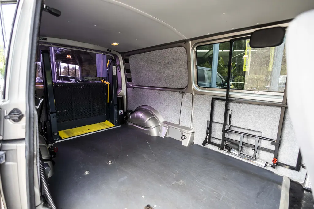 Volkswagen Transporter 2.0 TDI L2H1 Invalide uitvoering / aanpassing