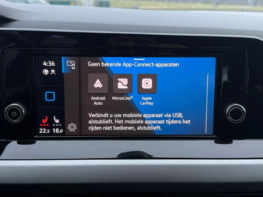 Volkswagen Golf 1.0 eTSI Life Business | CARPLAY | STOELVERWARMING | PARKEERSENSOREN | LICHTMETALEN VELGEN |