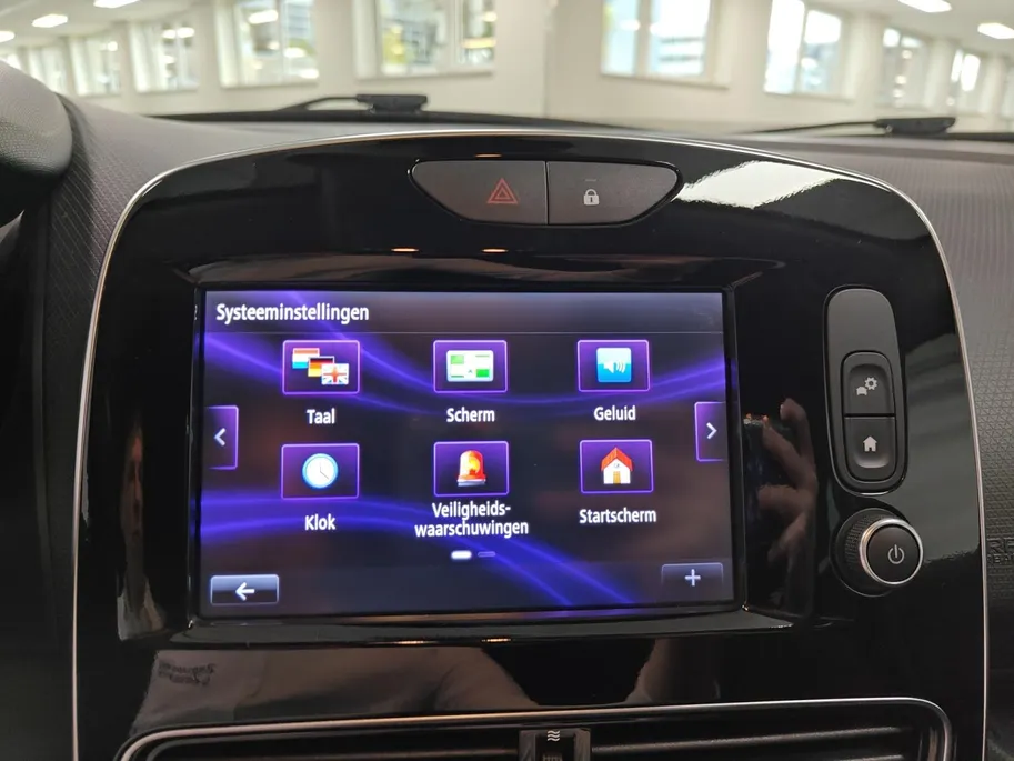 Renault Clio 0.9 TCe Limited NAVI AIRCO BLUETOOTH 5 DEURS DEALER ONDERHOUDEN 12 MAANDEN GARANTIE CRUISE CONTROLE ZEER MOOIE AUTO