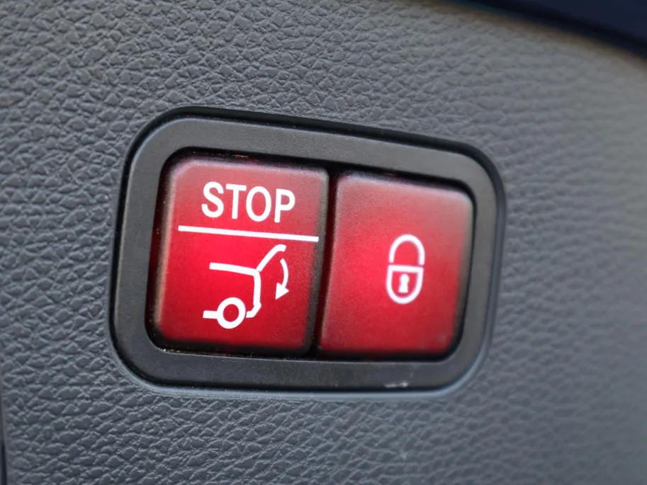 Mercedes-Benz EQC 400 4MATIC Premium Plus 80 kWh l Trekhaak l Keyless l Stoelverwarming